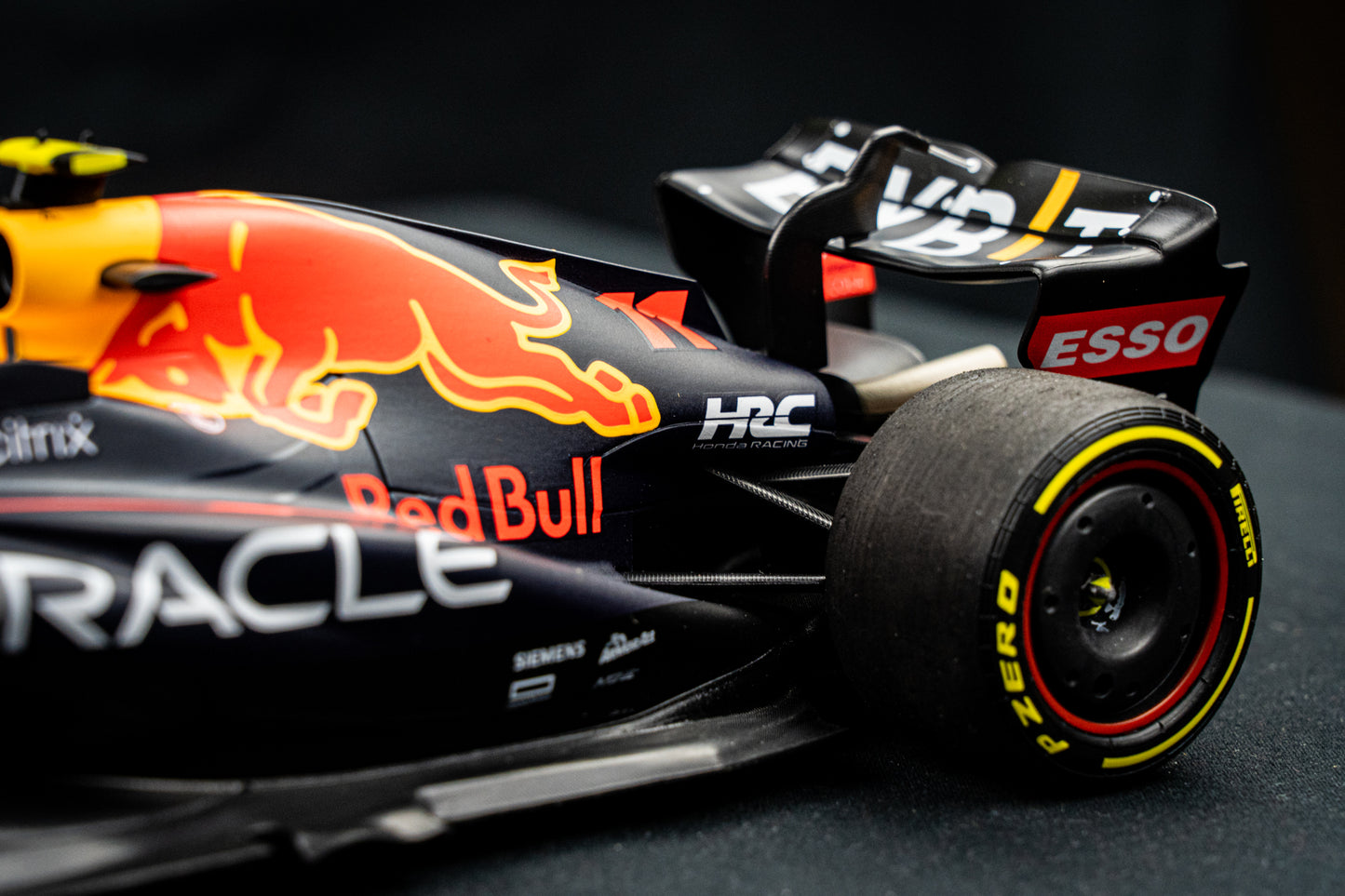 Red Bull Racing RB18 #11 Sergio Perez GP Saudi Arabien 2022 - Minichamps 1:18