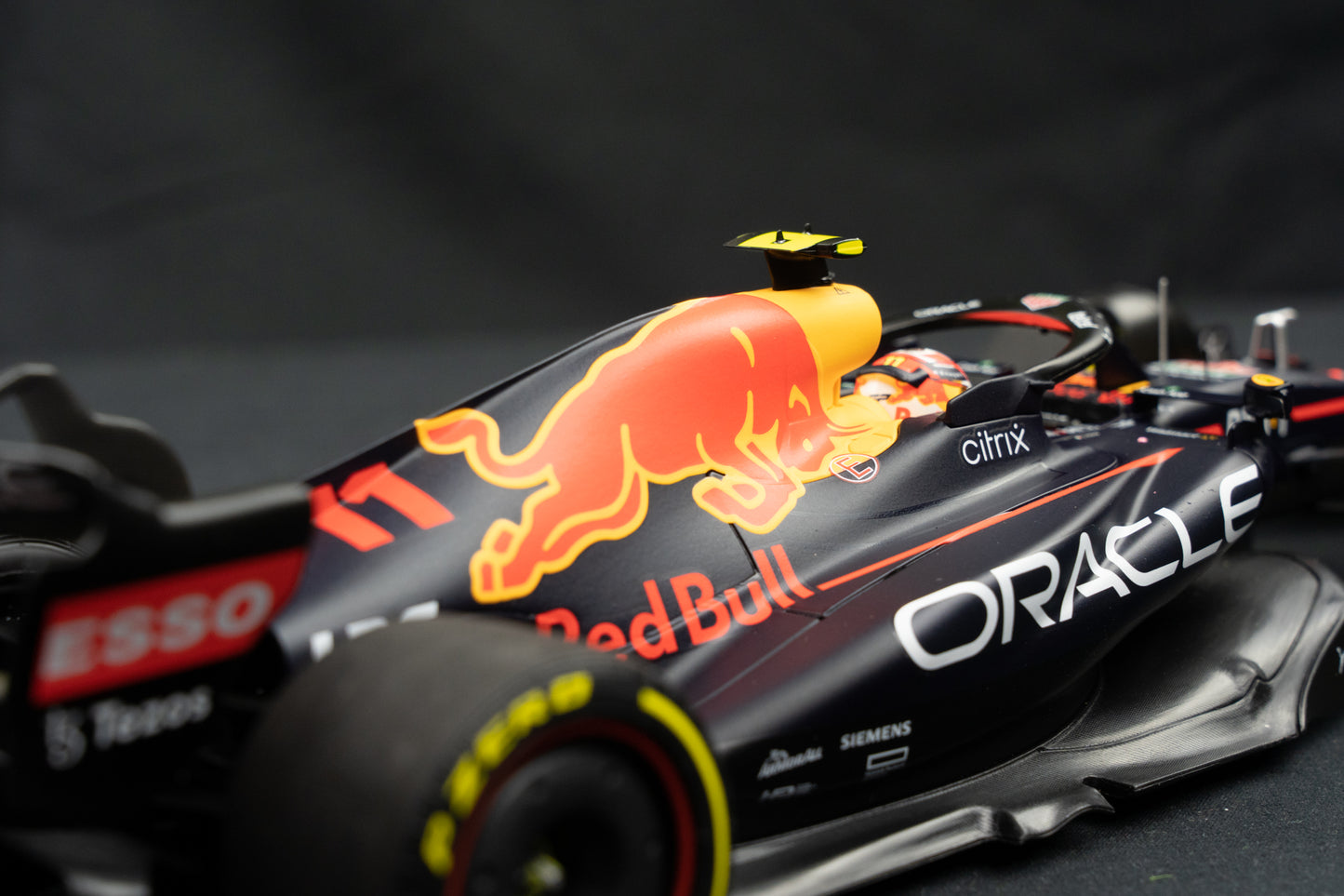 Red Bull Racing RB18 #11 Sergio Perez GP Saudi Arabien 2022 - Minichamps 1:18