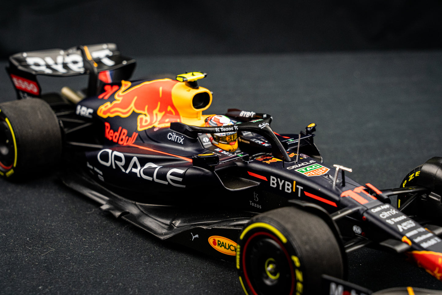 Red Bull Racing RB18 #11 Sergio Perez GP Saudi Arabien 2022 - Minichamps 1:18