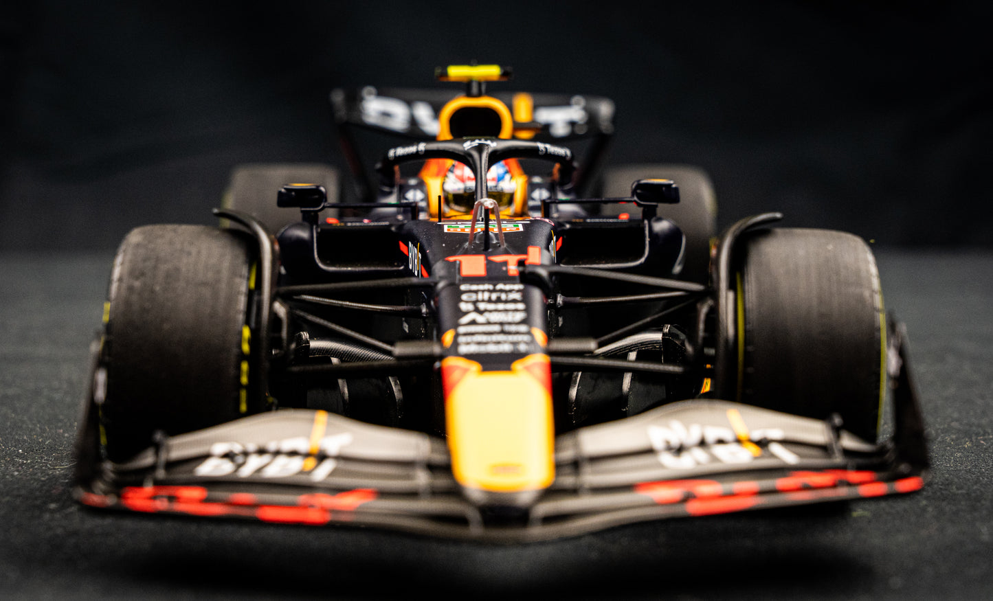 Red Bull Racing RB18 #11 Sergio Perez GP Saudi Arabien 2022 - Minichamps 1:18