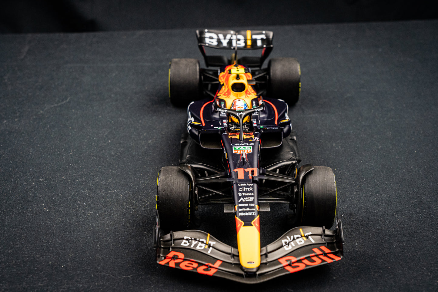 Red Bull Racing RB18 #11 Sergio Perez GP Saudi Arabien 2022 - Minichamps 1:18