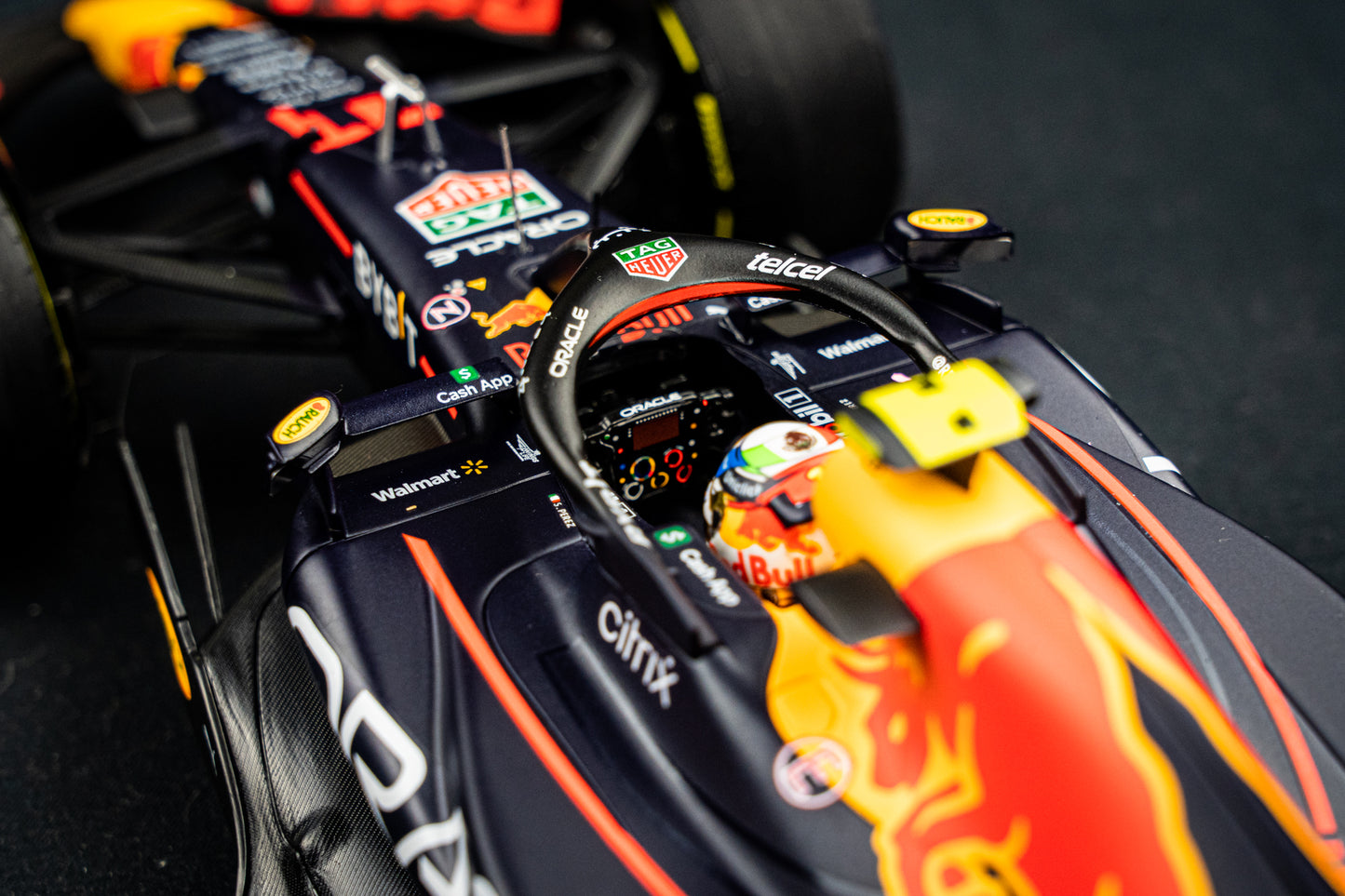 Red Bull Racing RB18 #11 Sergio Perez GP Saudi Arabien 2022 - Minichamps 1:18