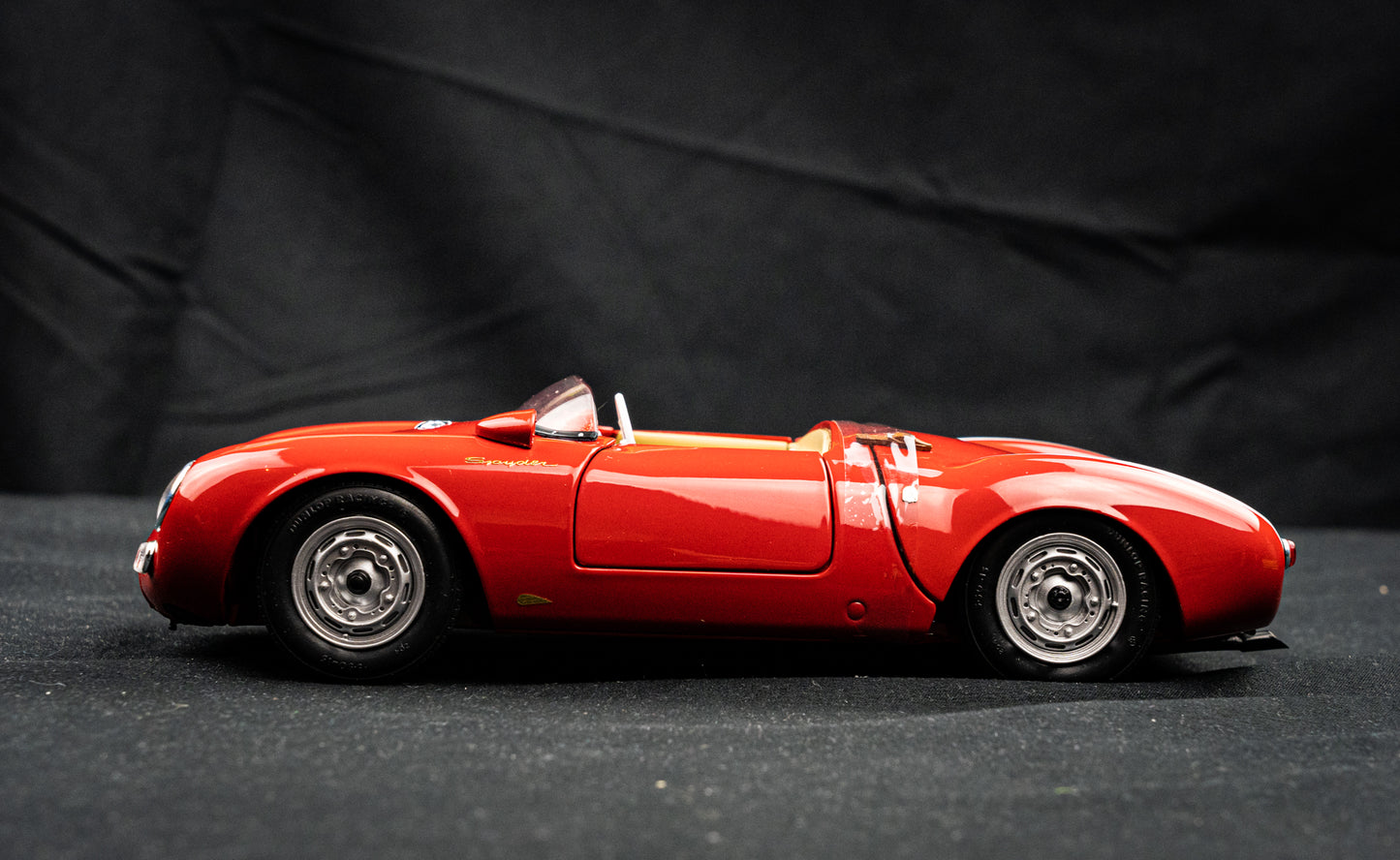 Porsche 550 A Spyder Baujahr 1953 - 57 in rot Schuco 1:18