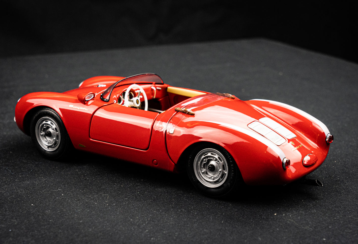 Porsche 550 A Spyder Baujahr 1953 - 57 in rot Schuco 1:18