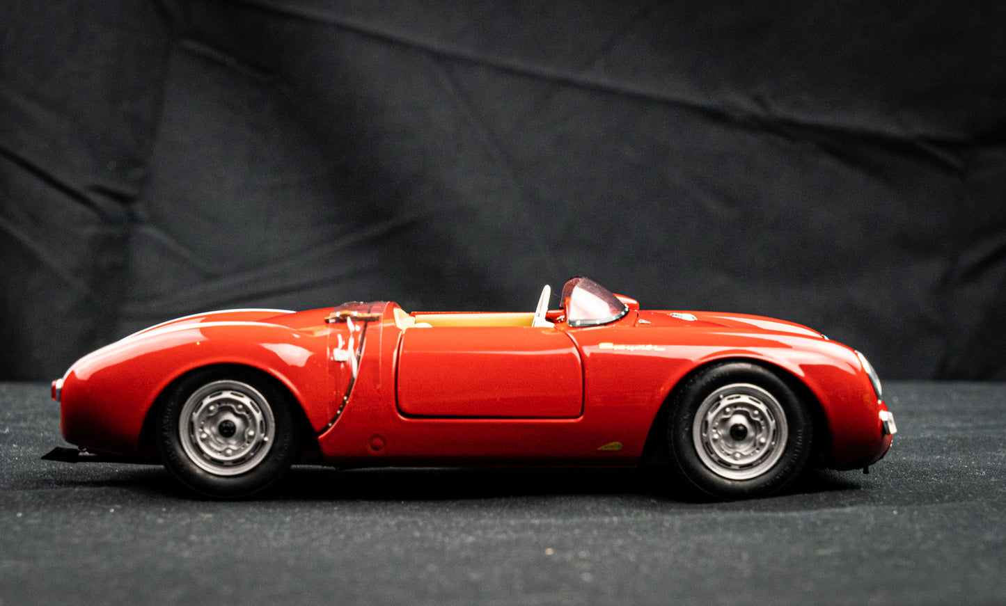Porsche 550 A Spyder Baujahr 1953 - 57 in rot Schuco 1:18