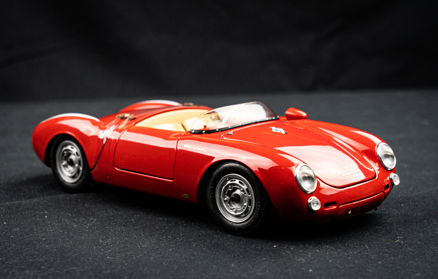 Porsche 550 A Spyder Baujahr 1953 - 57 in rot Schuco 1:18
