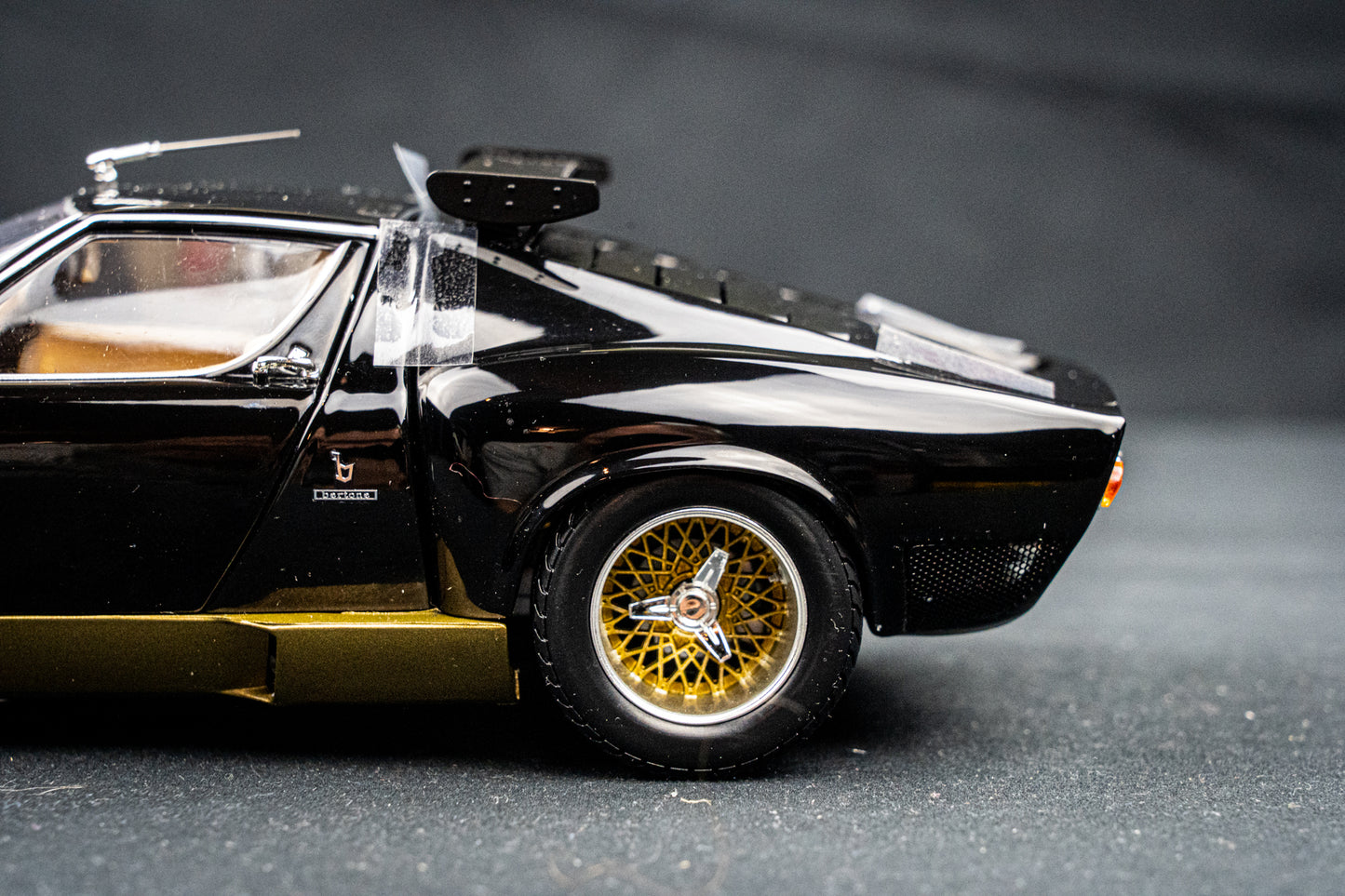Lamborghini Miura SVR Baujahr 1970 schwarz / braun Kyosho 1:18