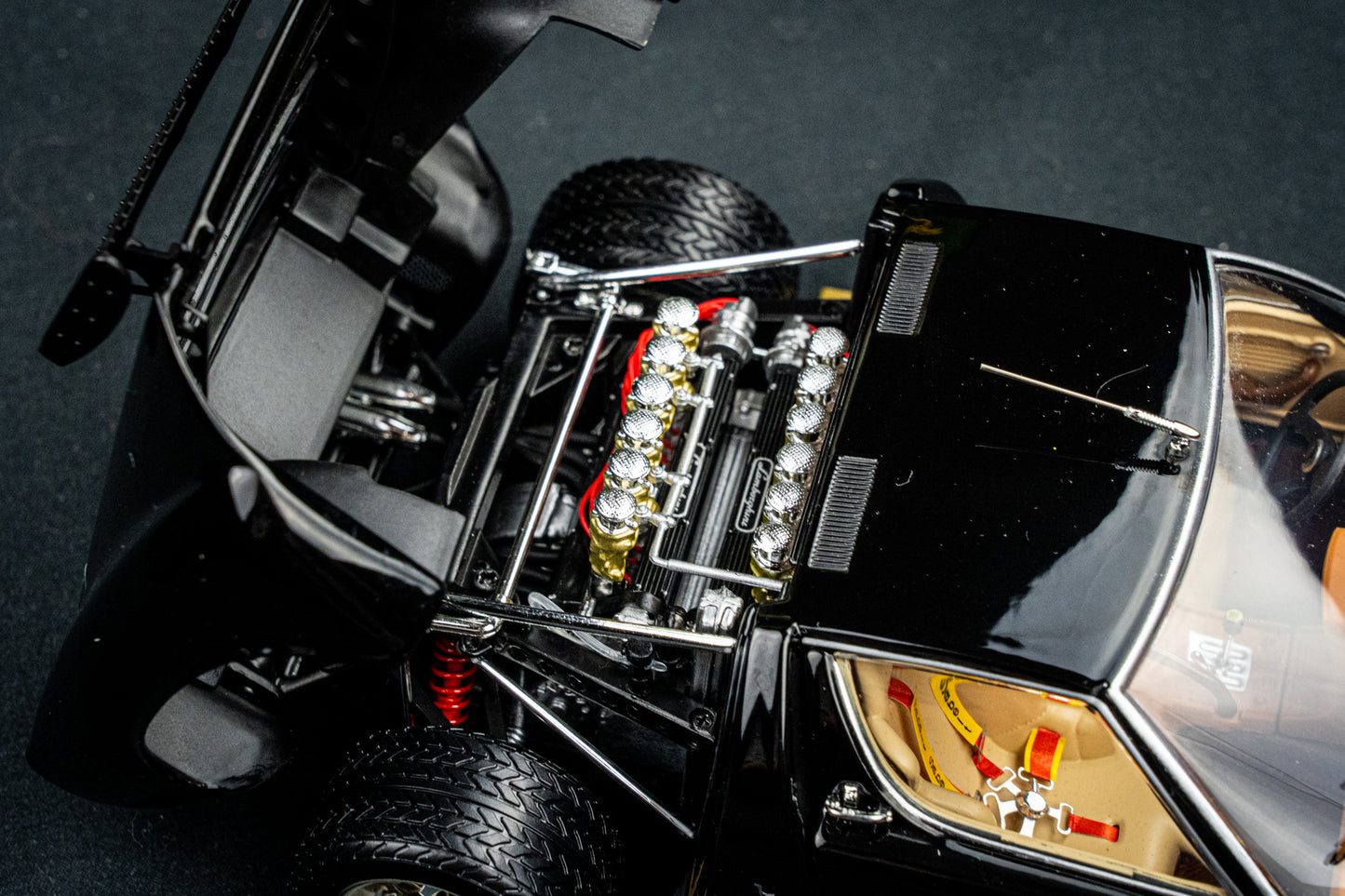 Lamborghini Miura SVR Baujahr 1970 schwarz / braun Kyosho 1:18