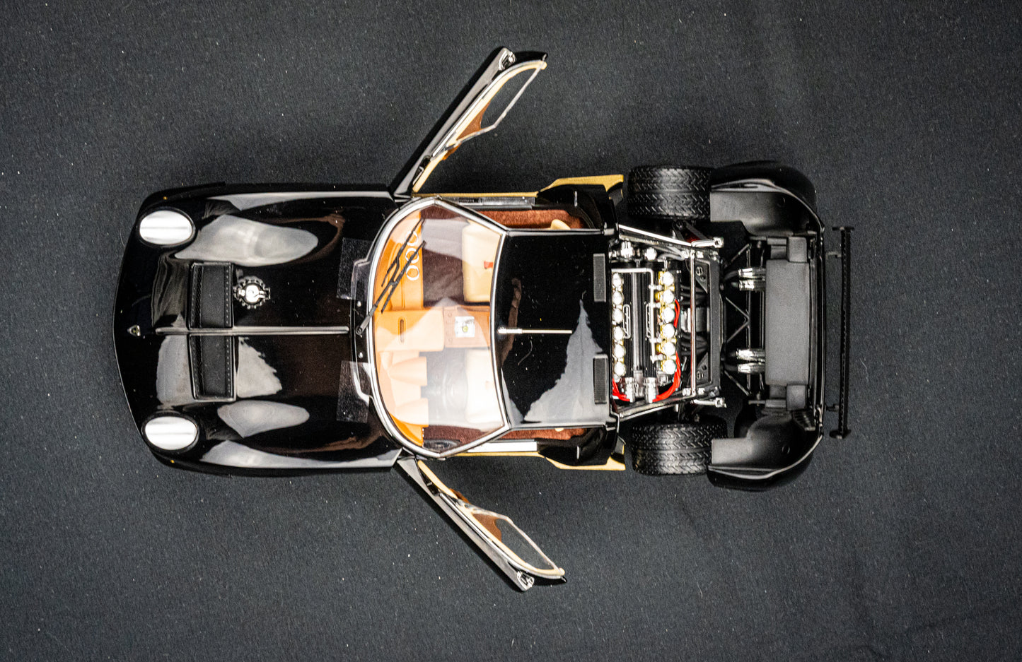 Lamborghini Miura SVR Baujahr 1970 schwarz / braun Kyosho 1:18