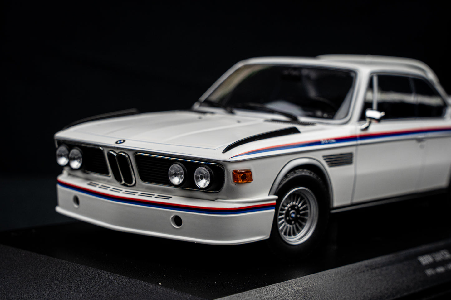 BMW 3.0 CSL E9 1973 weiß lim. Edition 600 Stk. - Minichamps 1:18