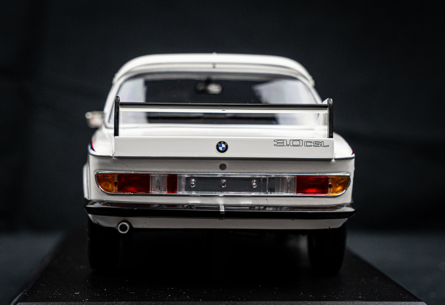 BMW 3.0 CSL E9 1973 weiß lim. Edition 600 Stk. - Minichamps 1:18