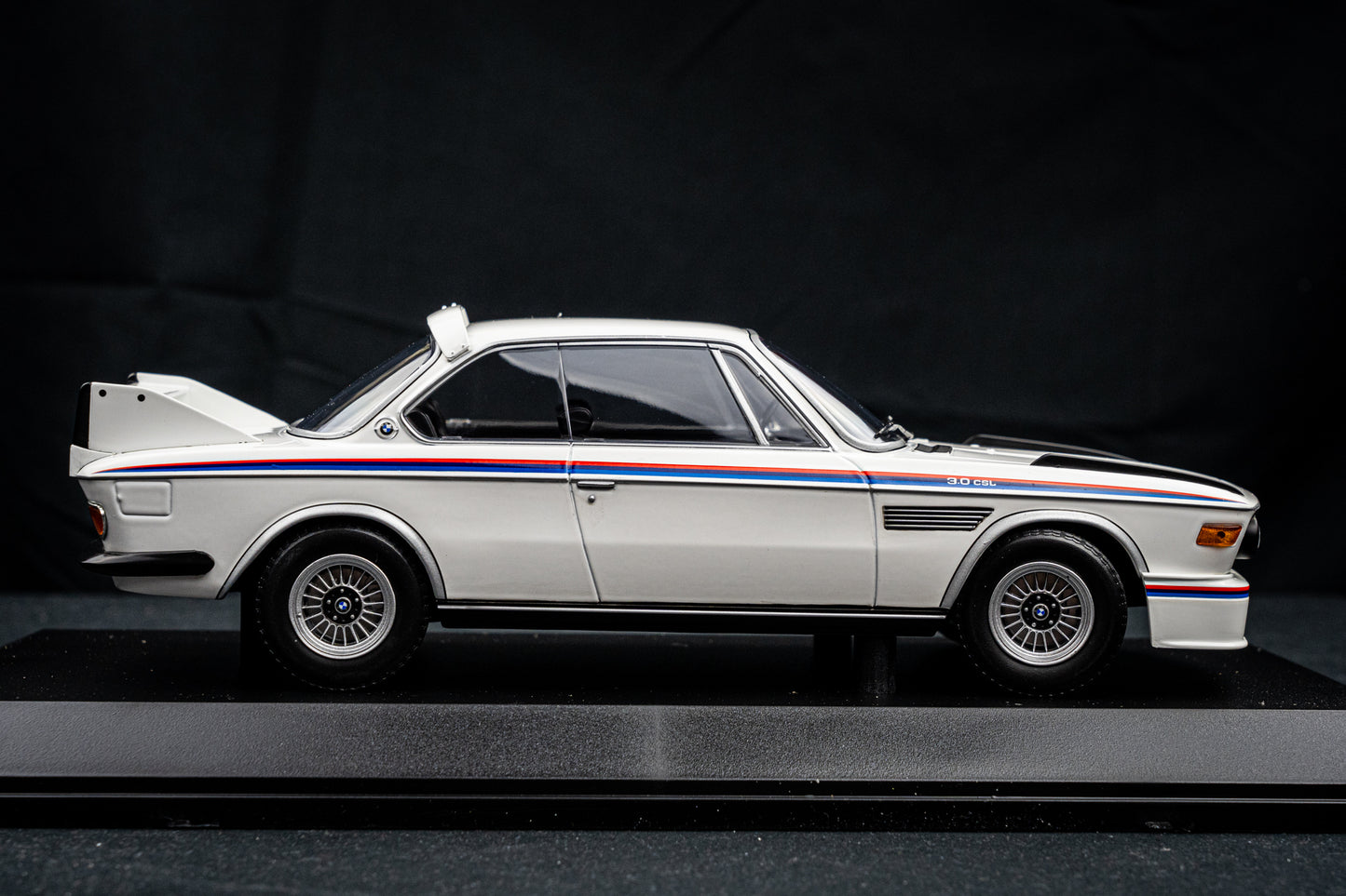BMW 3.0 CSL E9 1973 weiß lim. Edition 600 Stk. - Minichamps 1:18