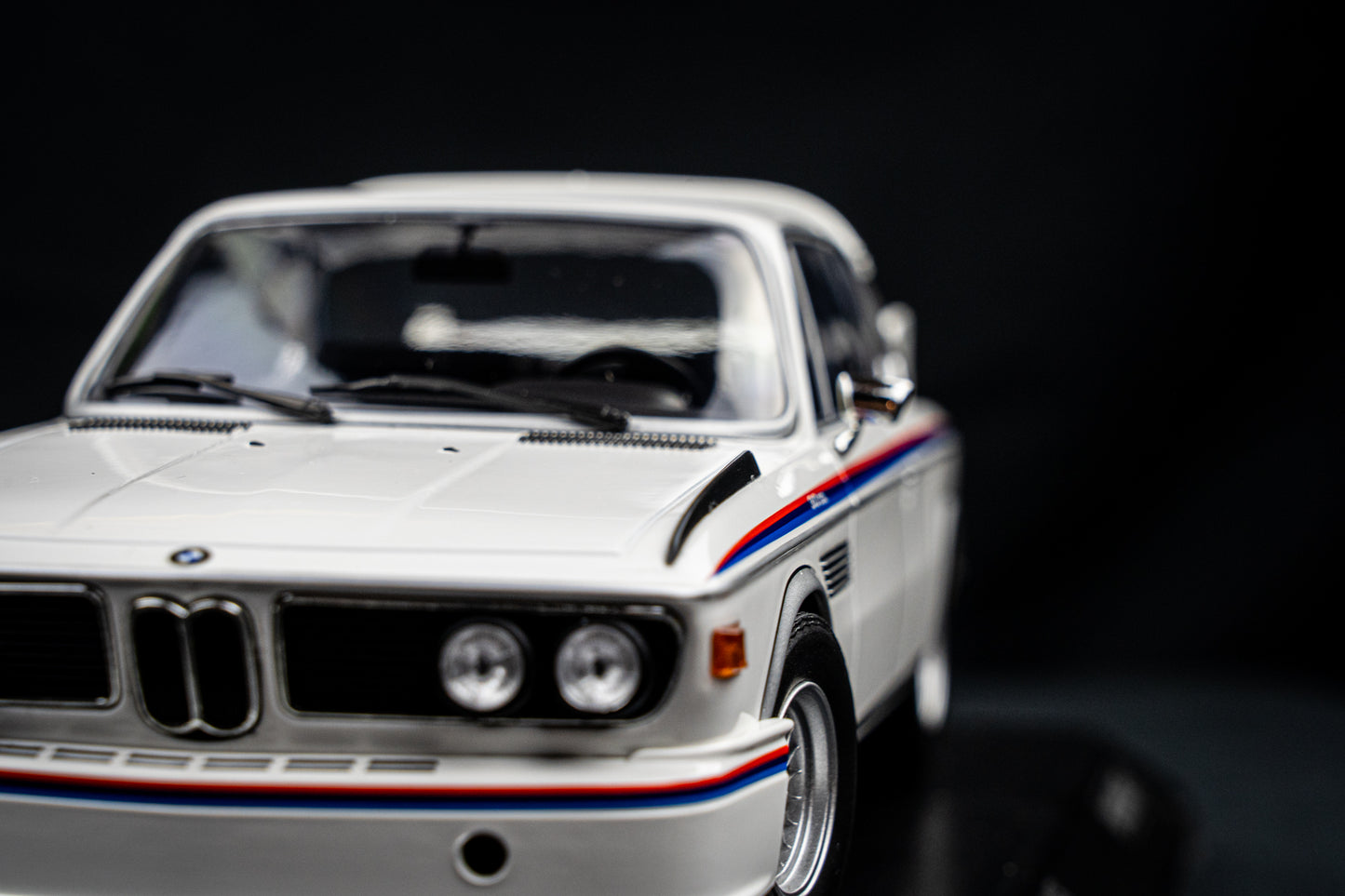 BMW 3.0 CSL E9 1973 weiß lim. Edition 600 Stk. - Minichamps 1:18