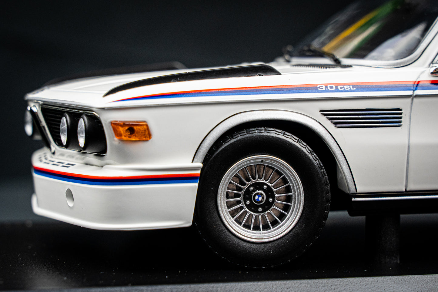 BMW 3.0 CSL E9 1973 weiß lim. Edition 600 Stk. - Minichamps 1:18