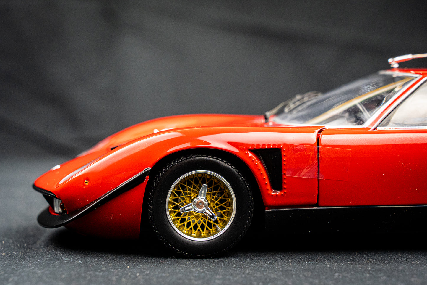 Lamborghini Miura SVR Baujahr 1970 rot / schwarz Kyosho 1:18