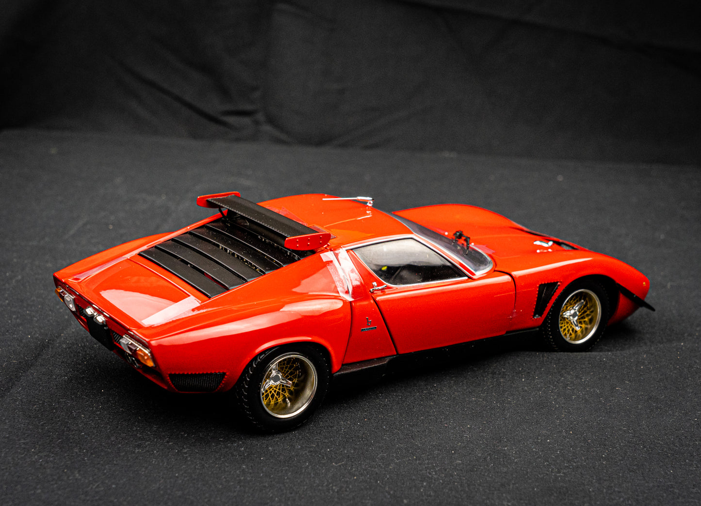 Lamborghini Miura SVR Baujahr 1970 rot / schwarz Kyosho 1:18