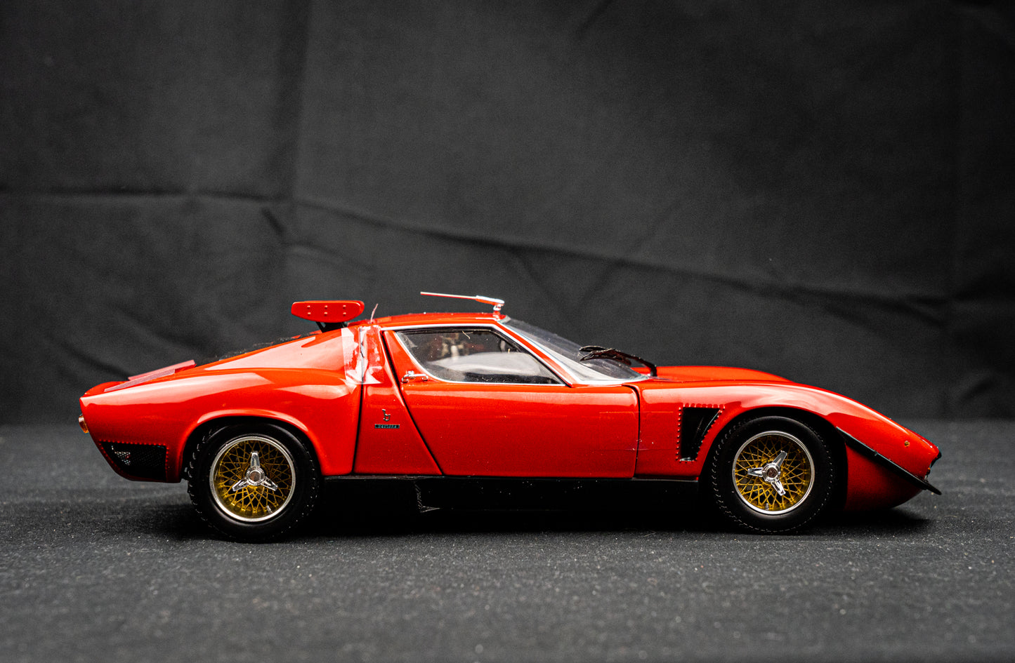 Lamborghini Miura SVR Baujahr 1970 rot / schwarz Kyosho 1:18