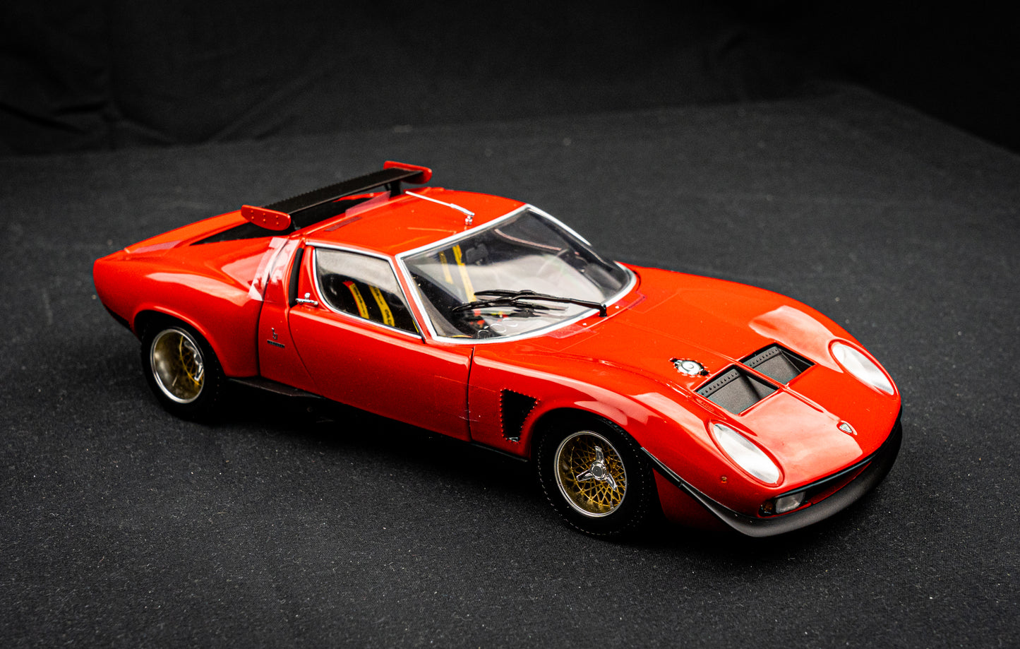 Lamborghini Miura SVR Baujahr 1970 rot / schwarz Kyosho 1:18