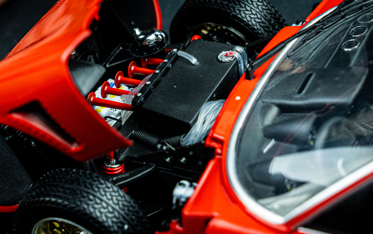 Lamborghini Miura SVR Baujahr 1970 rot / schwarz Kyosho 1:18