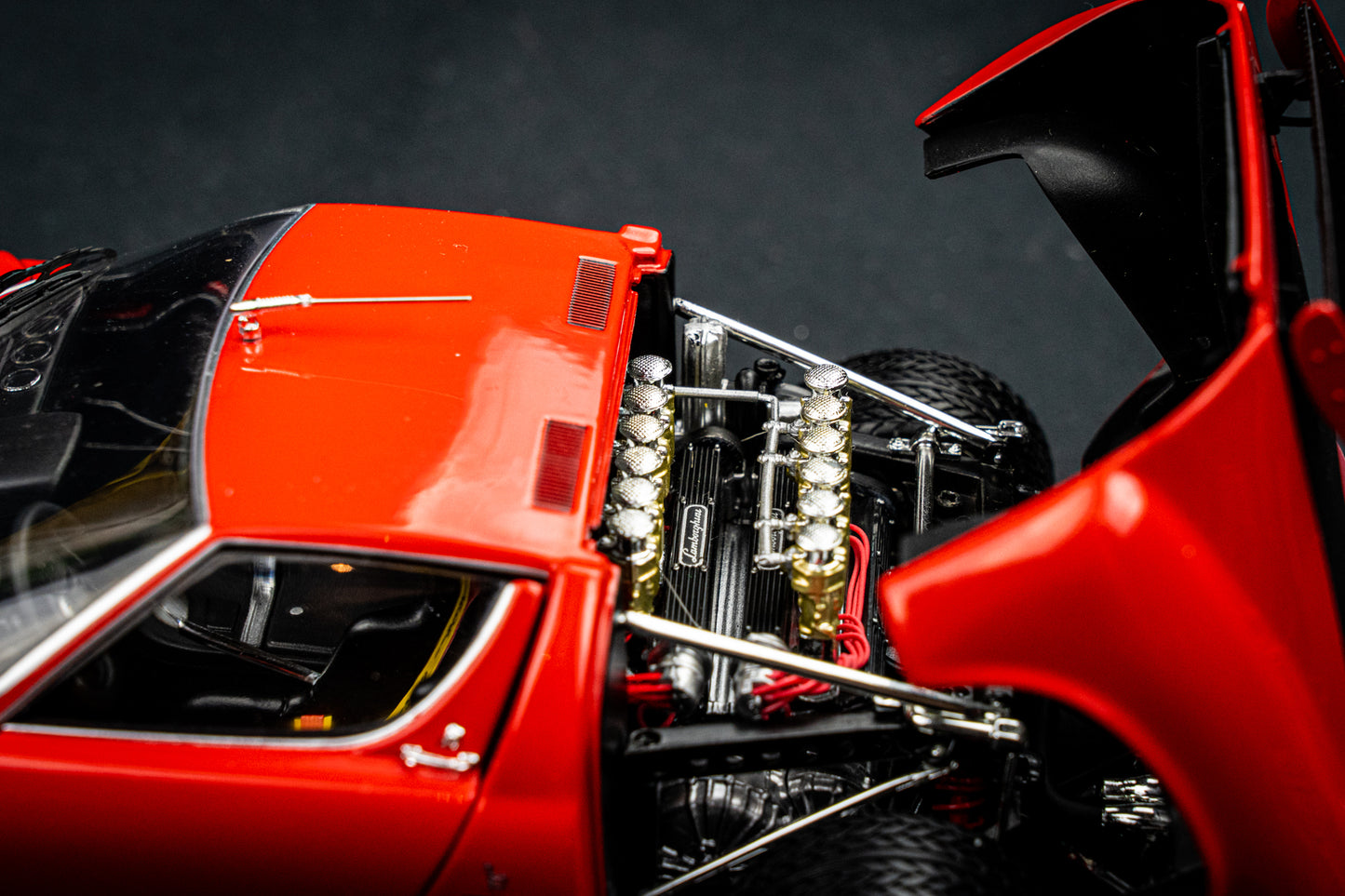 Lamborghini Miura SVR Baujahr 1970 rot / schwarz Kyosho 1:18