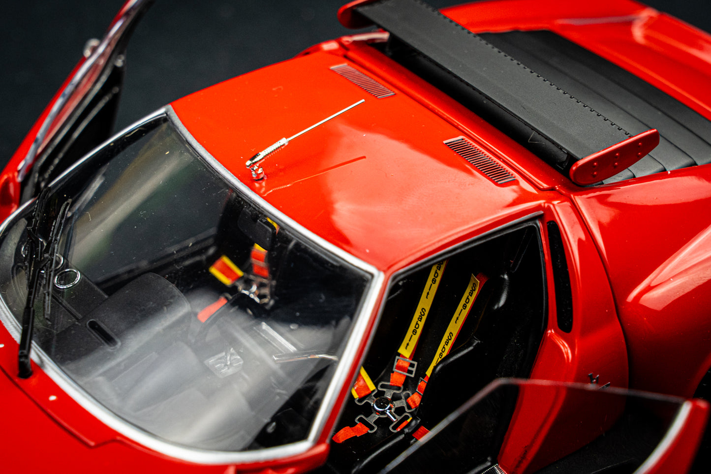 Lamborghini Miura SVR Baujahr 1970 rot / schwarz Kyosho 1:18