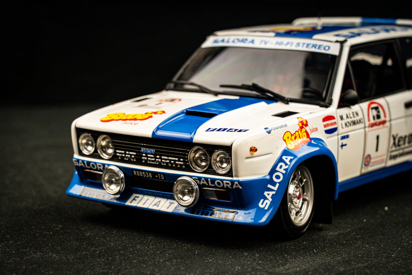 Fiat 131 Abarth #1 Markku Alen / Kivimäki - Sieger 1000 Seen Rallye Finnland 1980 - Kyosho 1:18