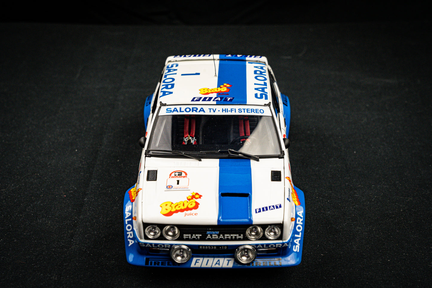 Fiat 131 Abarth #1 Markku Alen / Kivimäki - Sieger 1000 Seen Rallye Finnland 1980 - Kyosho 1:18