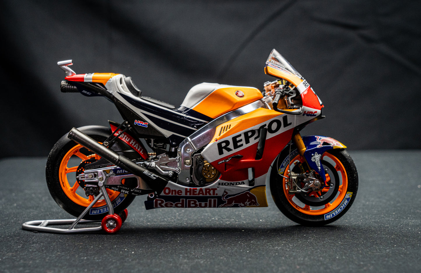 Dani Pedrosa Honda RC213V #26 MotoGP 2017 Spark 1:12