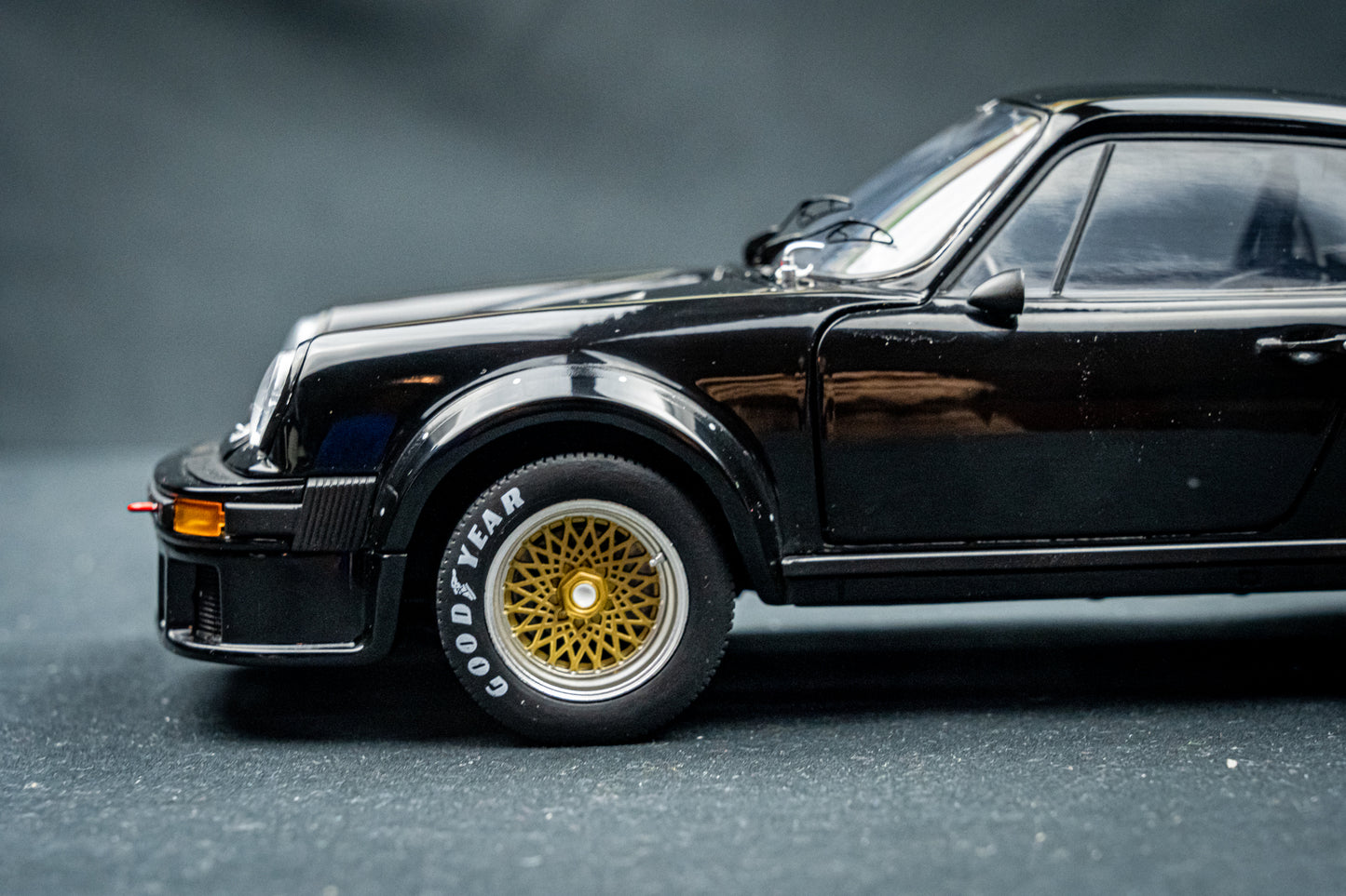 Porsche 934 RSR schwarz 1:18 Schuco