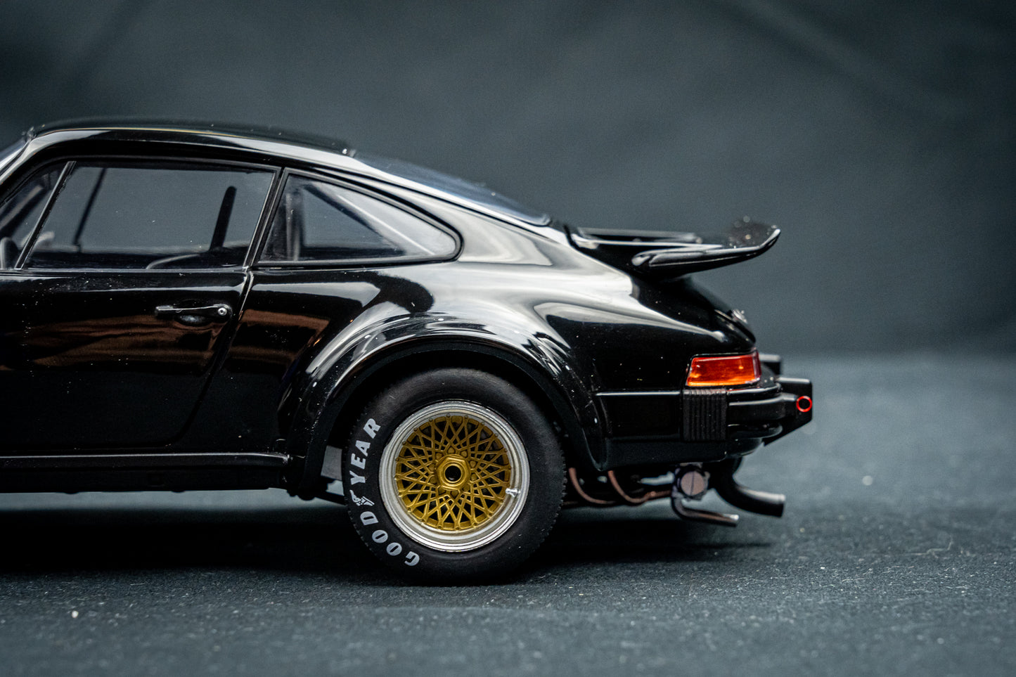 Porsche 934 RSR schwarz 1:18 Schuco