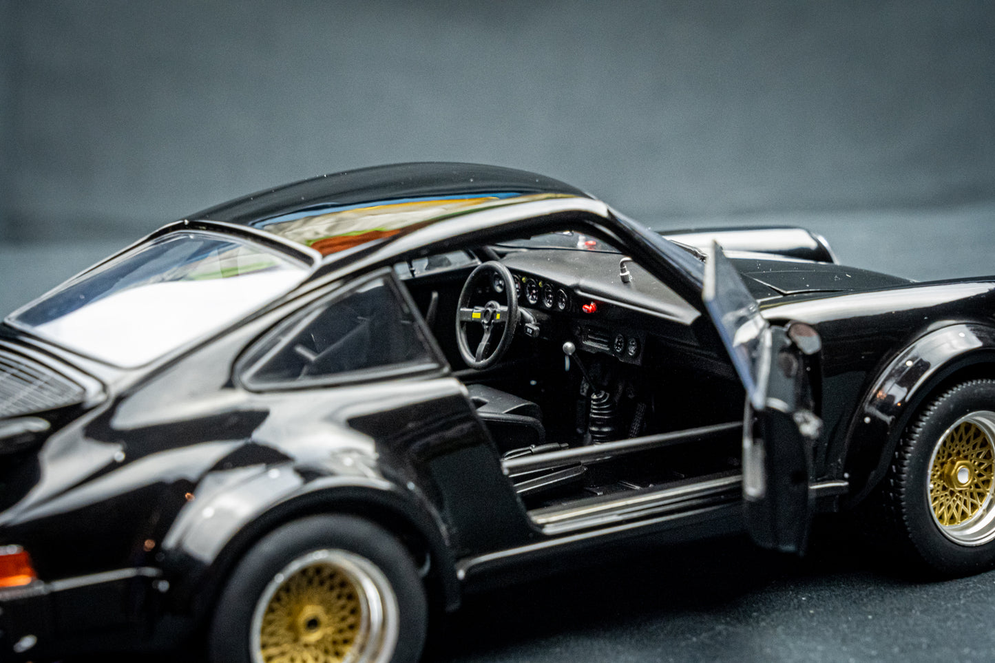 Porsche 934 RSR schwarz 1:18 Schuco