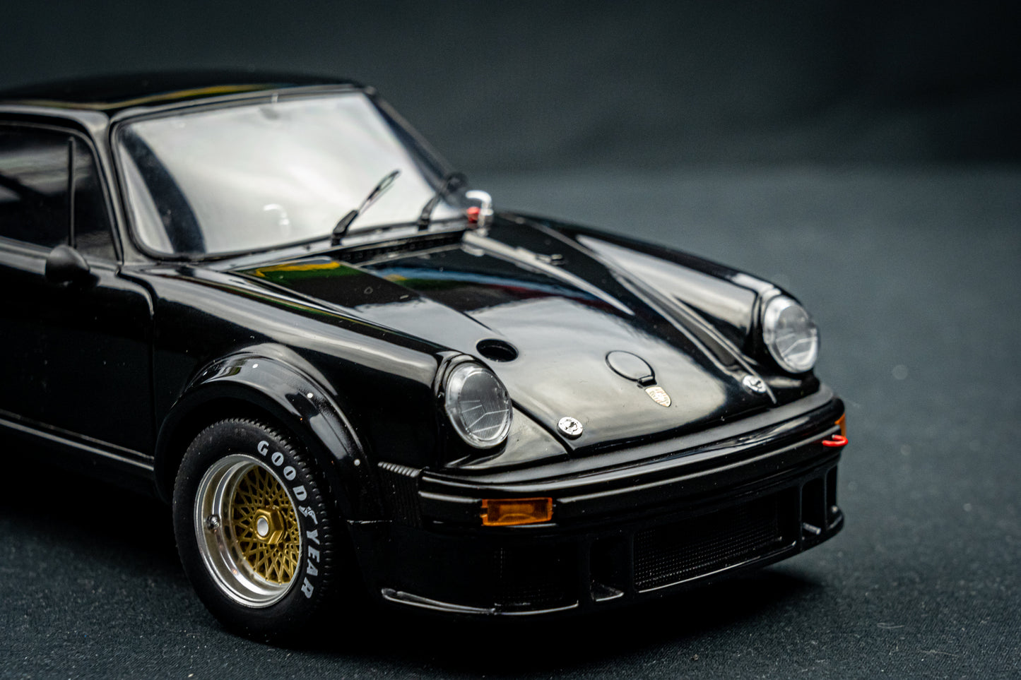 Porsche 934 RSR schwarz 1:18 Schuco