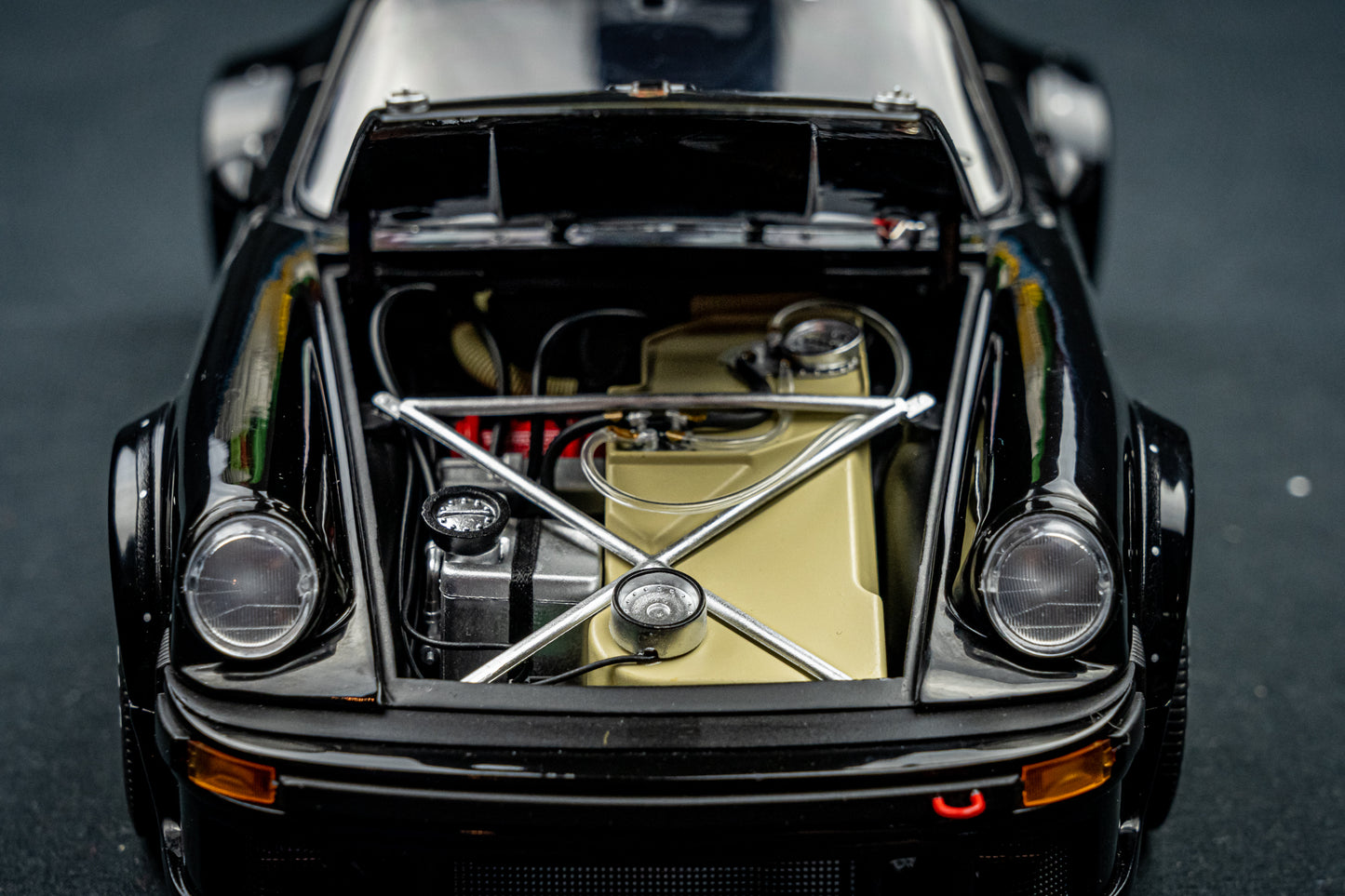 Porsche 934 RSR schwarz 1:18 Schuco