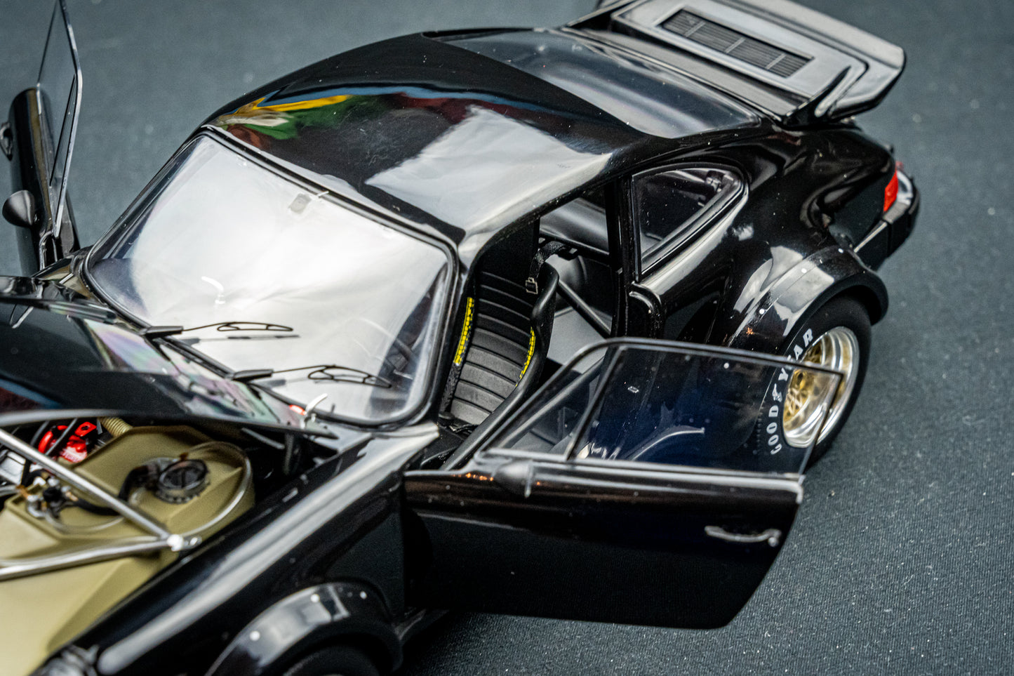 Porsche 934 RSR schwarz 1:18 Schuco