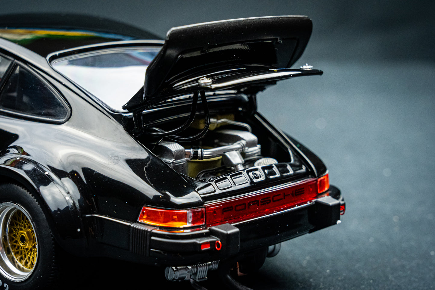 Porsche 934 RSR schwarz 1:18 Schuco