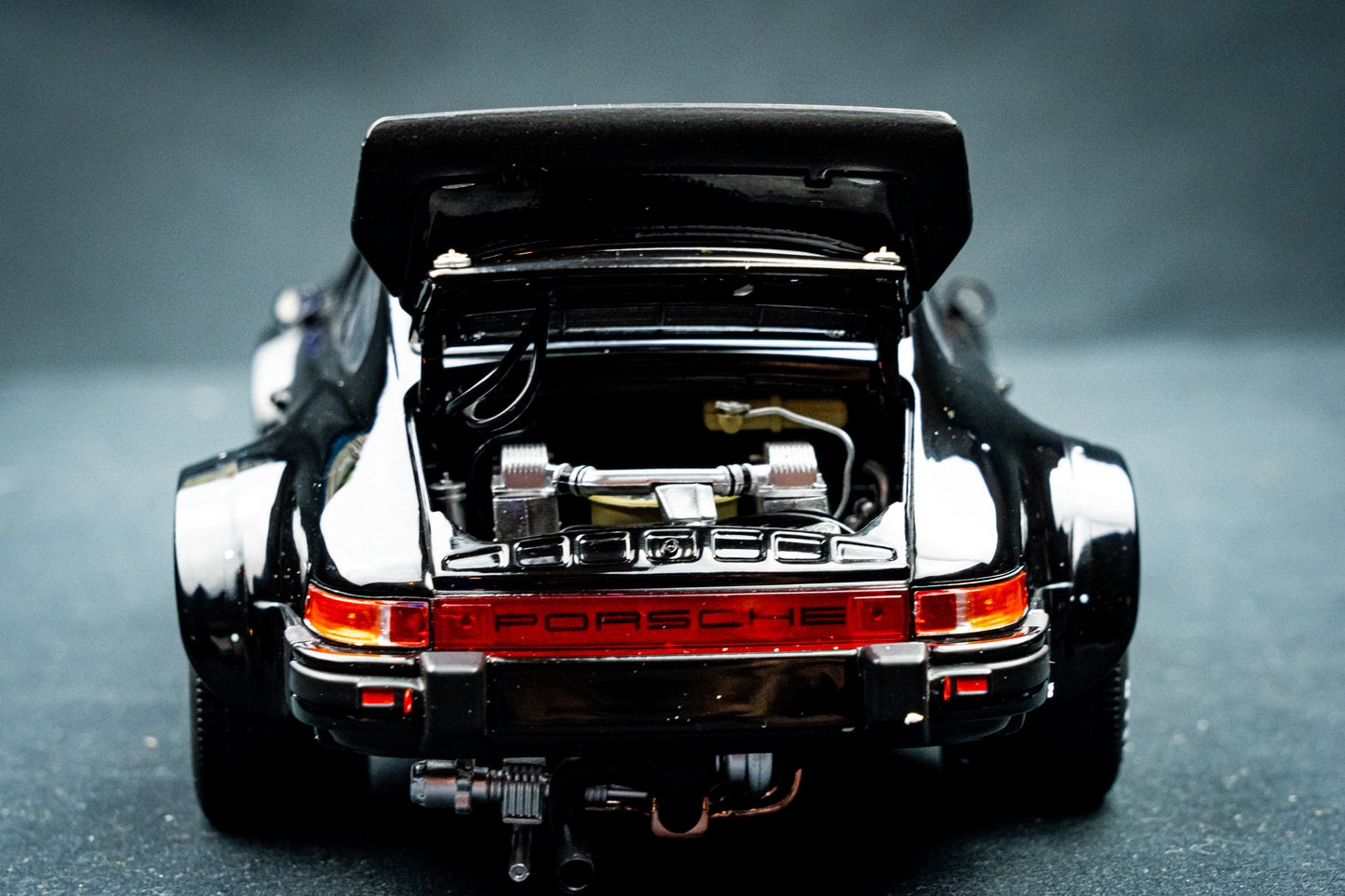 Porsche 934 RSR schwarz 1:18 Schuco