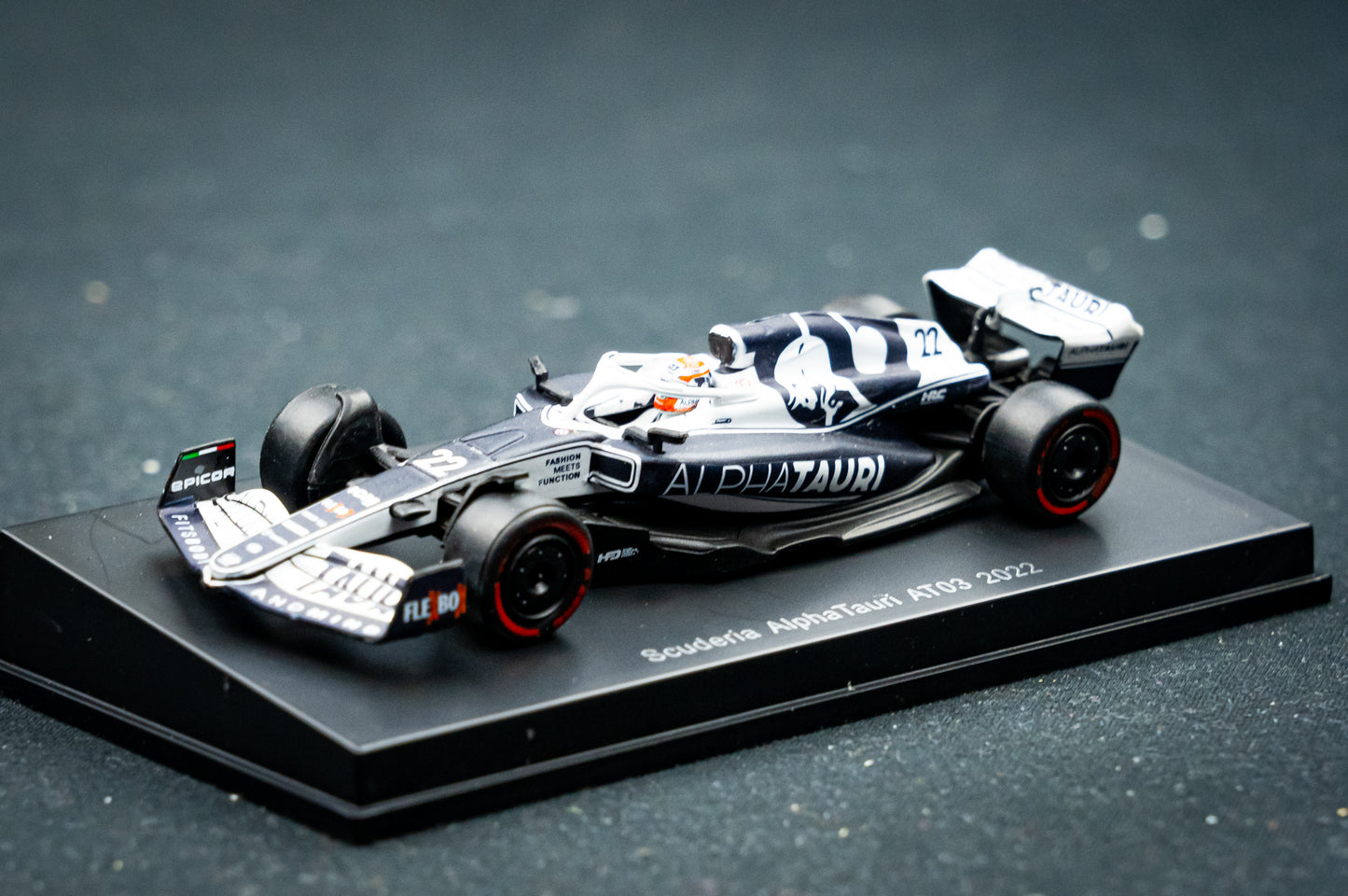 Yuki Tsunoda Alpha Tauri AT03 #22 Formel 1 2022 1:64 Spark