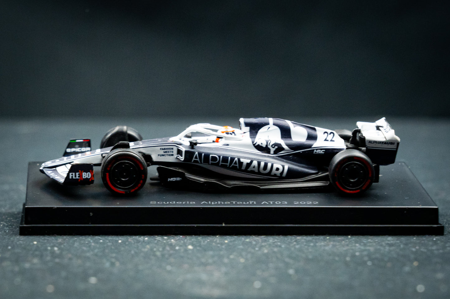 Yuki Tsunoda Alpha Tauri AT03 #22 Formel 1 2022 1:64 Spark