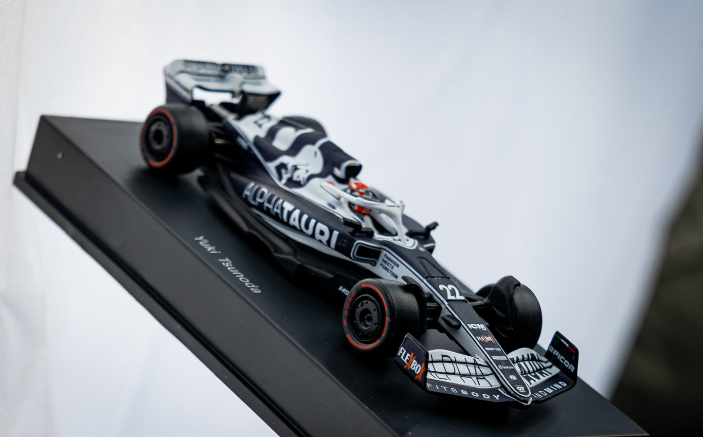 Yuki Tsunoda Alpha Tauri AT03 #22 Formel 1 2022 1:64 Spark