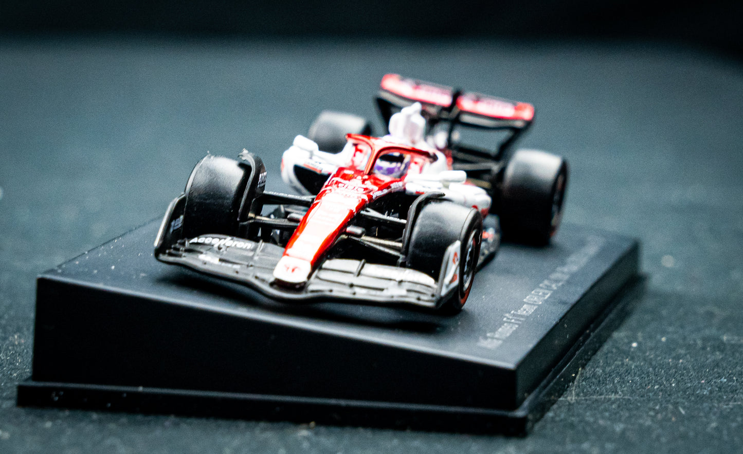 Zhou Guanyu Alfa Romeo C42 #24 10th Bahrain GP Formel 1 2022 1:64 Spark