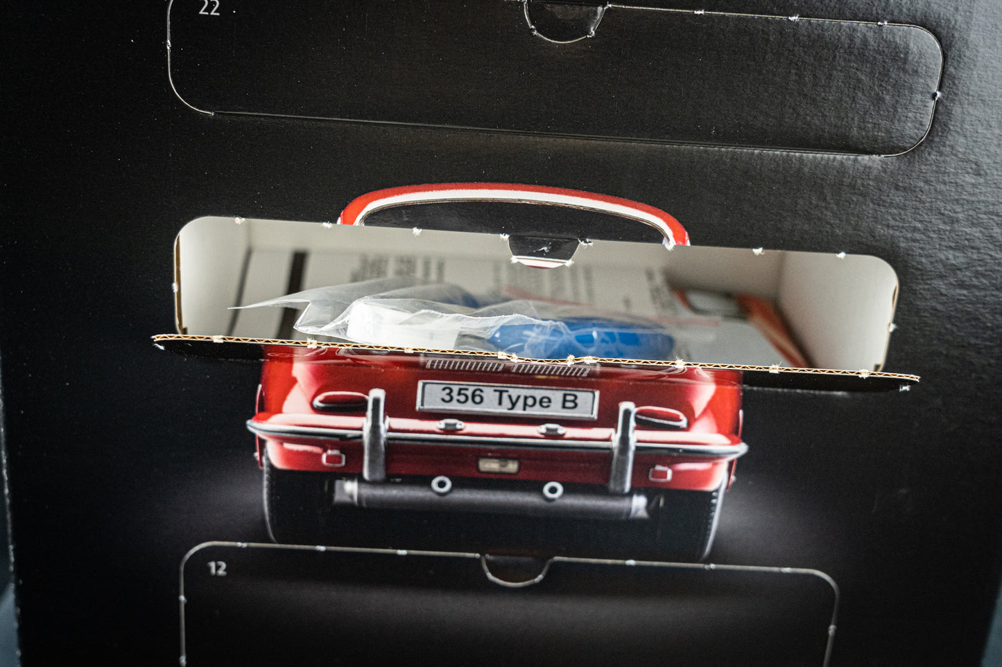 Porsche 356 B Coupe - Adventkalender mit 127 Teilen in 1:16