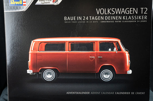 VW Bus T2 Adventkalender mit 107 Teilen in 1:24