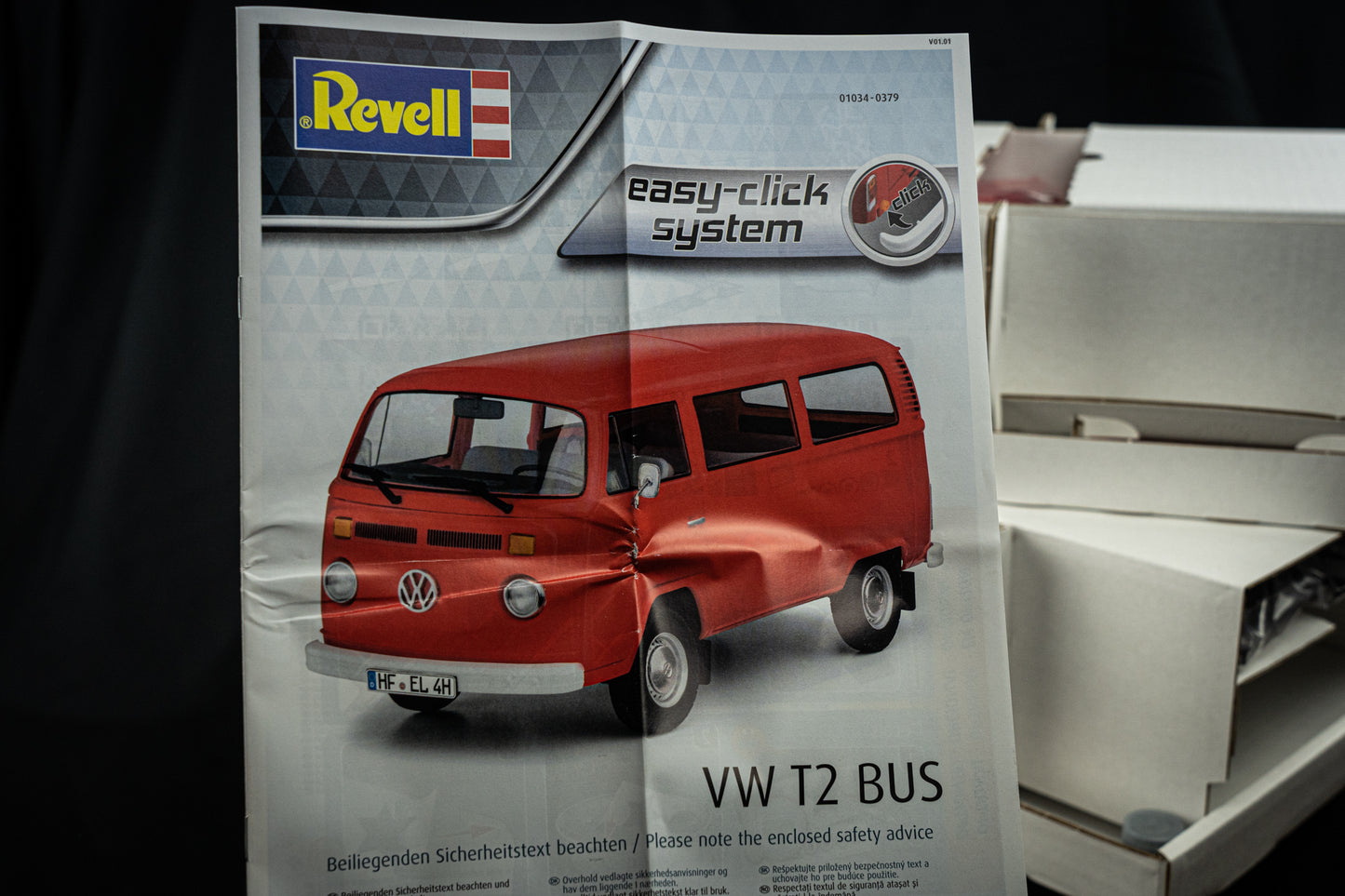 VW Bus T2 Adventkalender mit 107 Teilen in 1:24