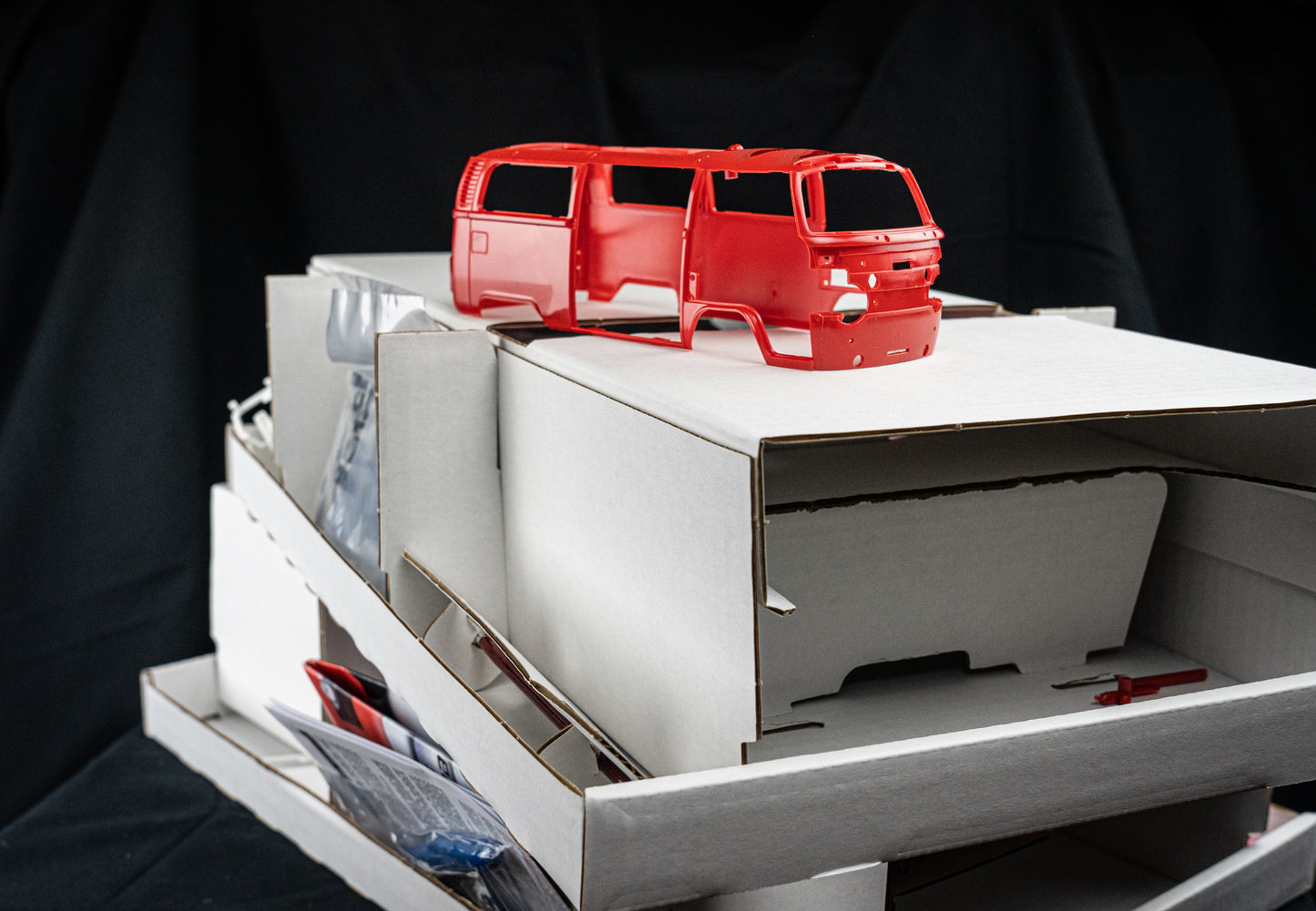 VW Bus T2 Adventkalender mit 107 Teilen in 1:24