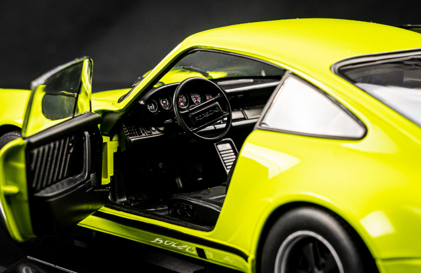 Porsche 911 Turbo 3.0 1976 hellgrün in 1:18 von NOREV