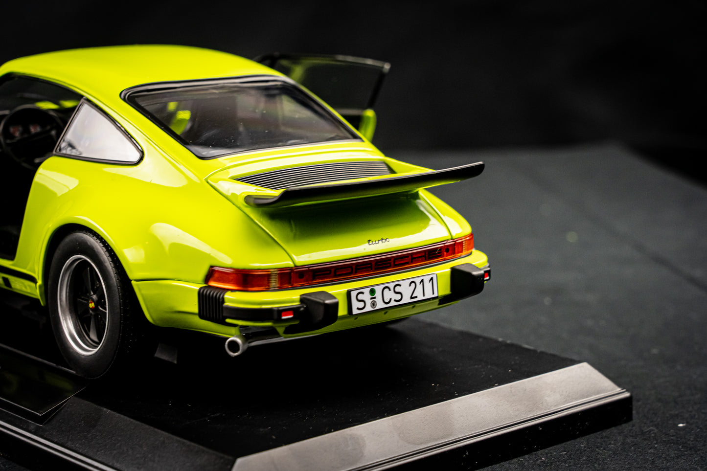 Porsche 911 Turbo 3.0 1976 hellgrün in 1:18 von NOREV
