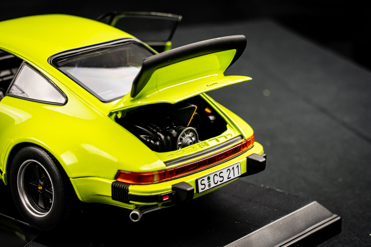 Porsche 911 Turbo 3.0 1976 hellgrün in 1:18 von NOREV