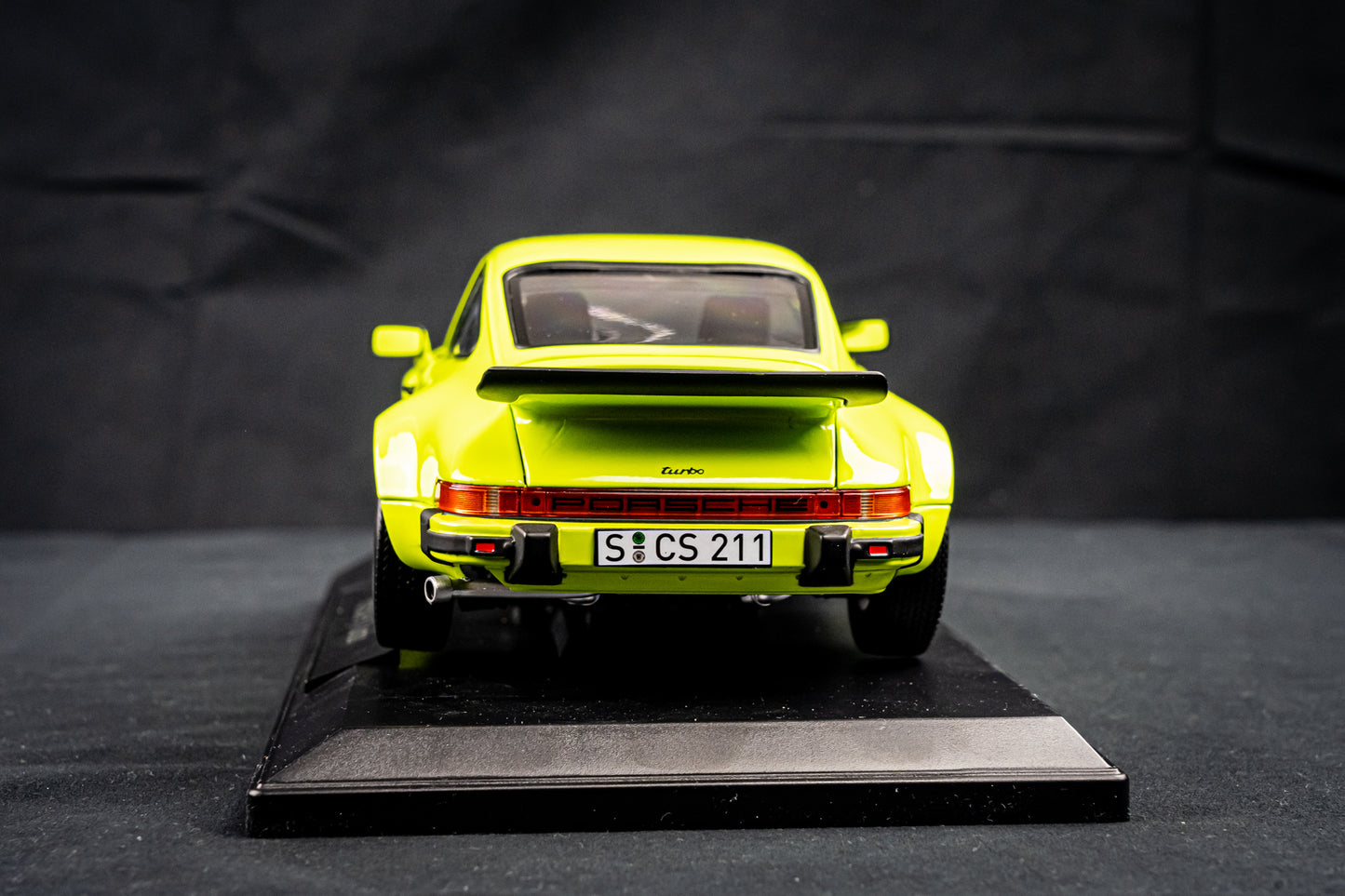 Porsche 911 Turbo 3.0 1976 hellgrün in 1:18 von NOREV