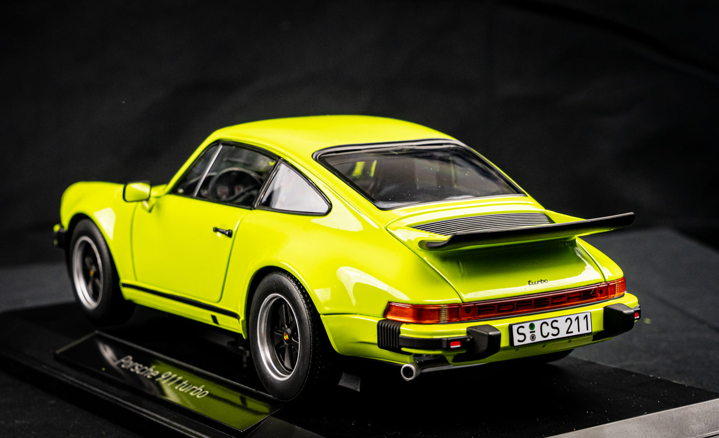 Porsche 911 Turbo 3.0 1976 hellgrün in 1:18 von NOREV