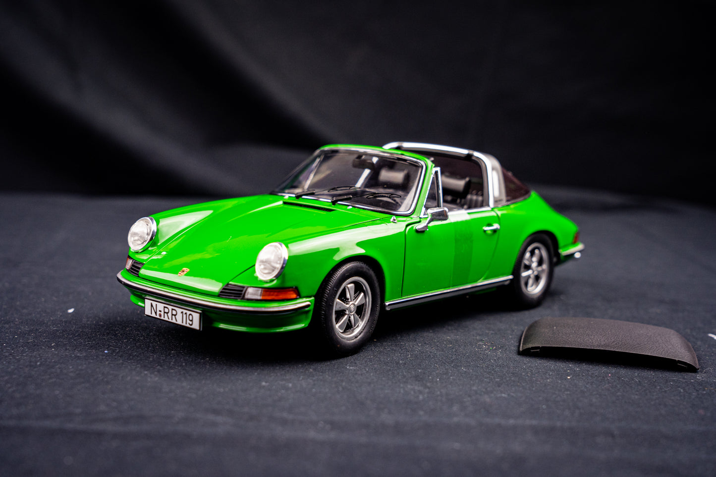 Porsche 911 S Targa viper green - Schuco 1:18